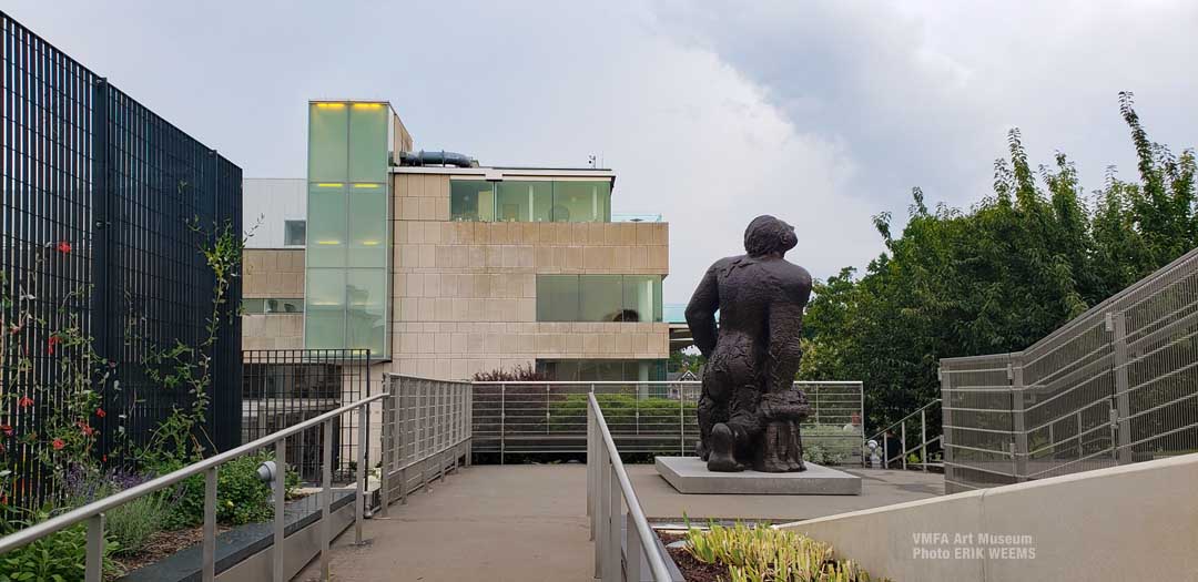 Walking to VMFA Museum with rain coming in - click to enlarged Walking to VMFA Museum with rain coming in